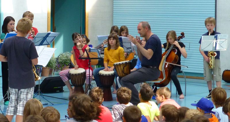 Musikschule für Vorschulkinder bis Erwachsene Stadt Baden - Musizierende Kinder